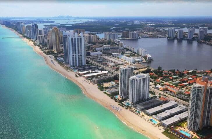 Amazing Apartment Oceanview Beautiful Amenities ซันนีไอลส์บีช ภายนอก รูปภาพ