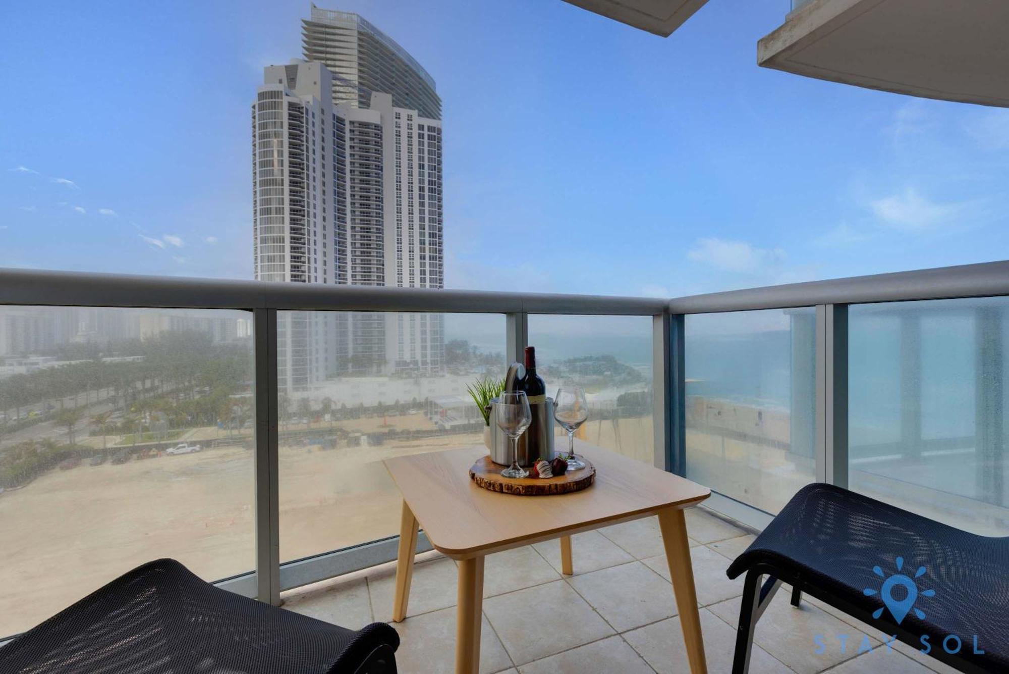 Amazing Apartment Oceanview Beautiful Amenities ซันนีไอลส์บีช ภายนอก รูปภาพ